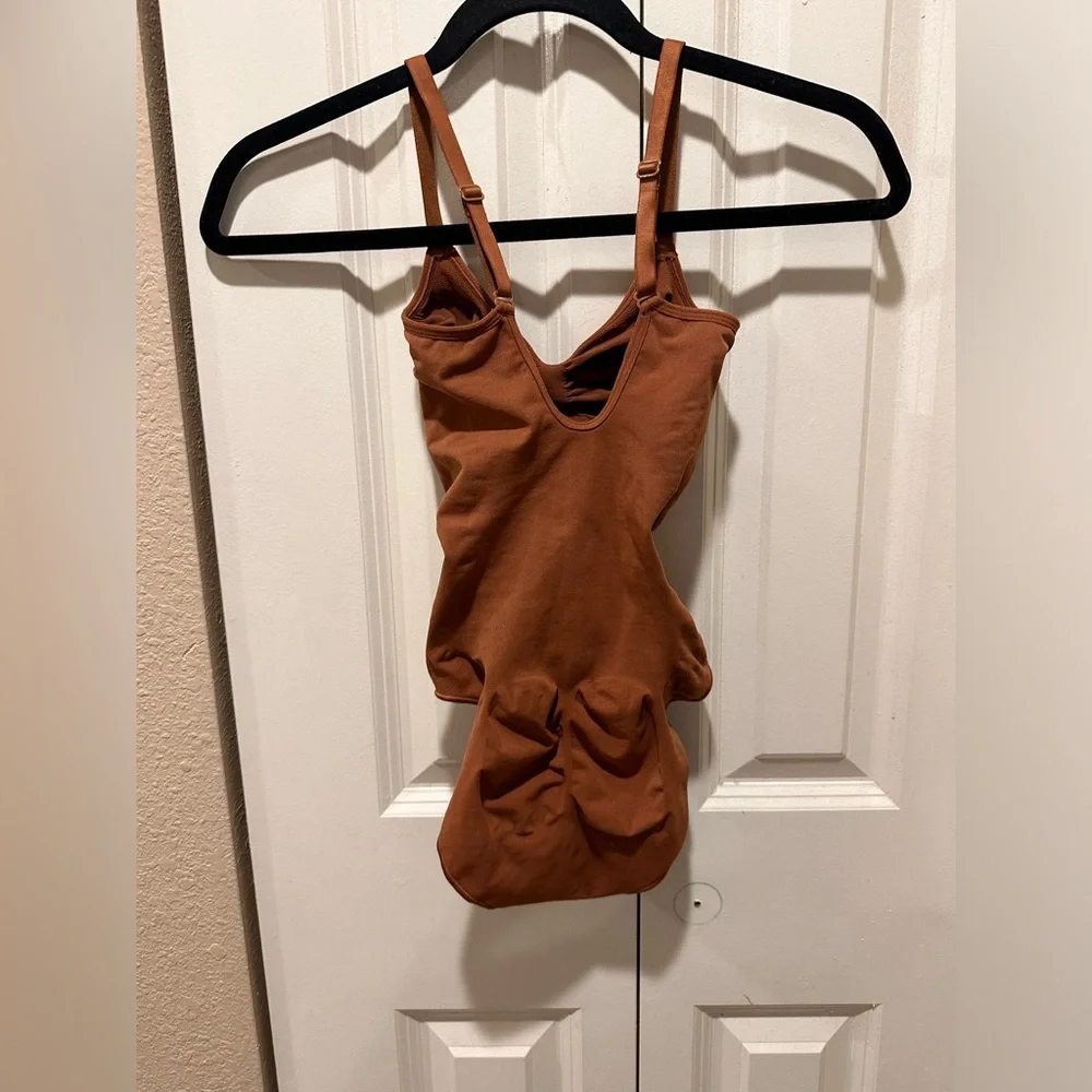 SKIMS Seamless Brown Bodysuit - Picture 2 of 8